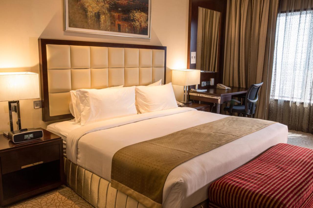 Holiday Inn Cochin, An Ihg Hotel Kochi Esterno foto