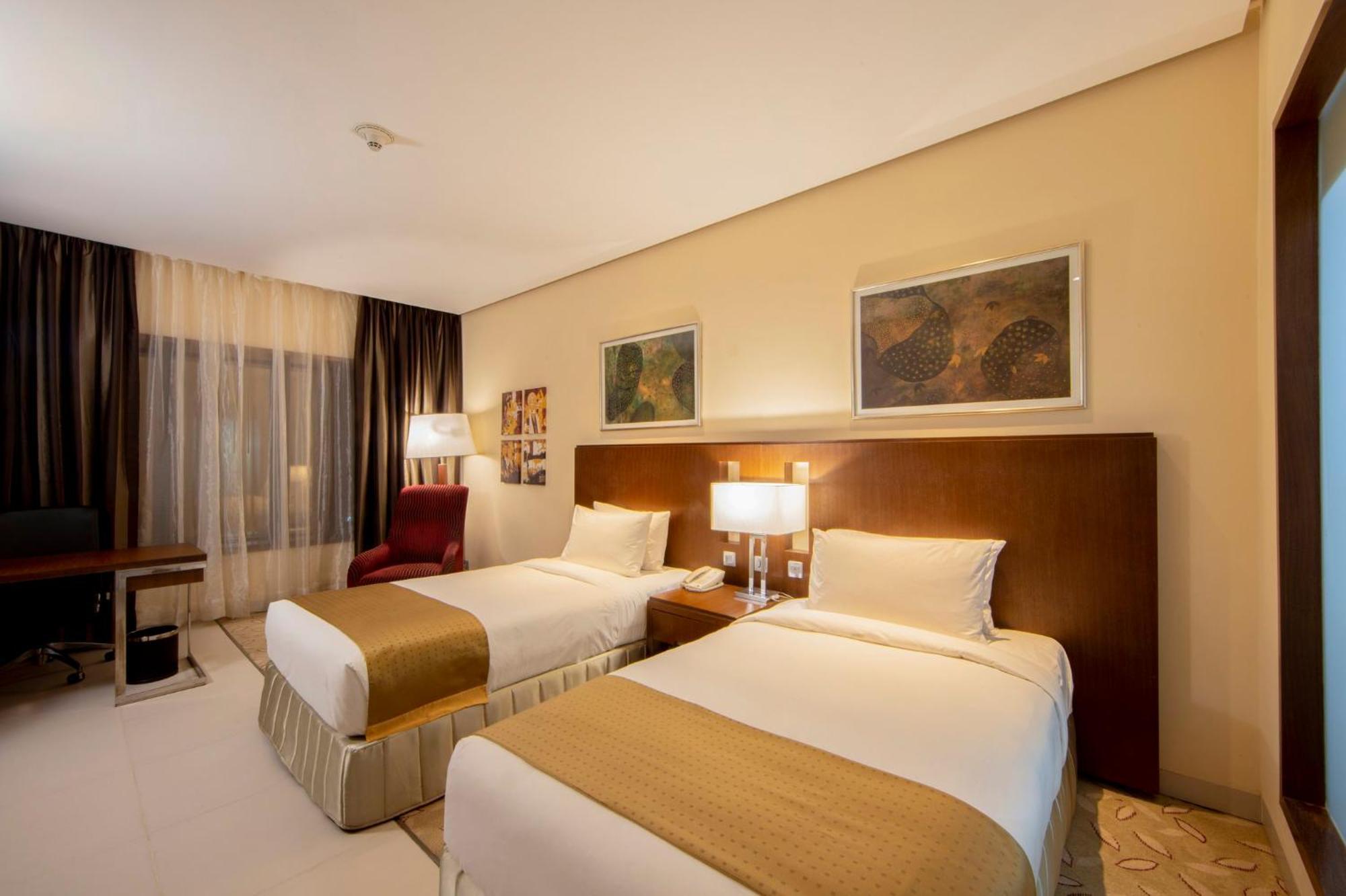 Holiday Inn Cochin By Ihg Kochi Esterno foto Deluxe Room